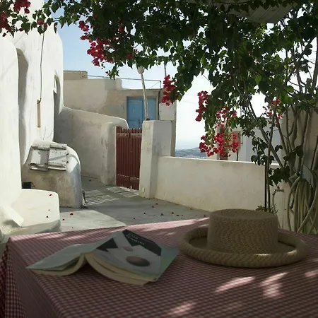Traditional Farmers Secret Caves Apartment Emporio (Santorini)