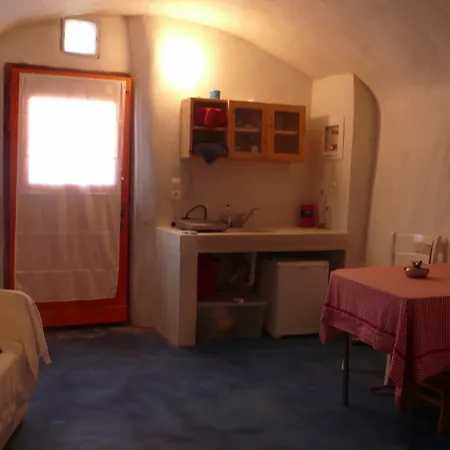 Apartment Traditional Farmers Secret Caves Emporio (Santorini)