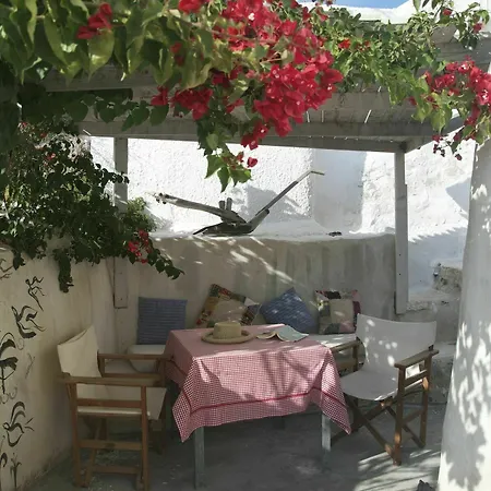 Traditional Farmers Secret Caves Apartment Emporio (Santorini)