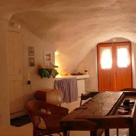 Apartment Traditional Farmers Secret Caves Emporio (Santorini)
