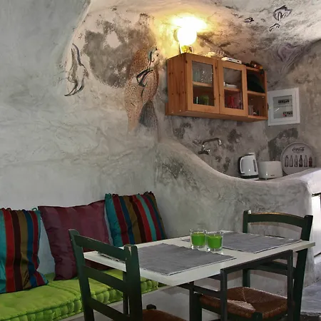 Traditional Farmers Secret Caves Apartment Emporio (Santorini)