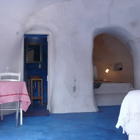 Traditional Farmers Secret Caves Apartment Emporio (Santorini)